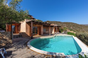 Pool - Villa Leone with private pool and views, just minutes from beach and restaurants (Sardegna)