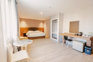 Superior Double Room, City View | Desk, soundproofing, WiFi (free) - Aurea Delight Hotel (Phnom Penh)