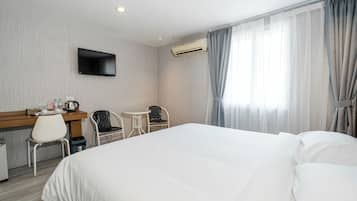 Superior tweepersoonskamer, uitzicht op stad | Een bureau, gratis wifi