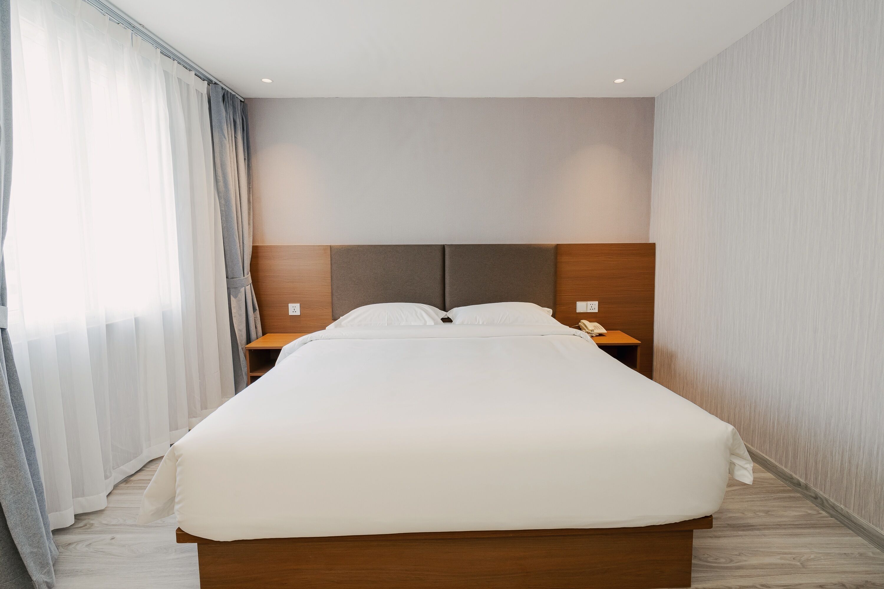 Superior Double Room, City View | Desk, soundproofing, WiFi (free)