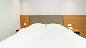 Economy Double Room | Desk, free WiFi