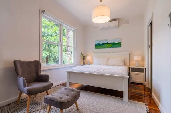 3 makuuhuonetta, silitysrauta/-lauta, ilmainen Wi-Fi, vuodevaatteet