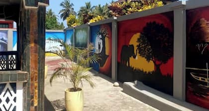 Charming 3-bedroom bed & breakfast in cool Elmina with AC