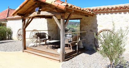 Maison de maitre 17 °siècle, panoramic view, 15 ha wooded property, quiet area