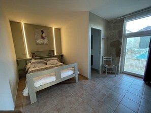 4 quartos, ferros/tábuas de passar roupa, Wi-Fi, roupa de cama