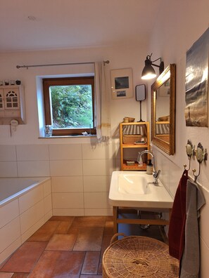 Eco-friendly toiletries, hair dryer, towels, soap - Your dream apartment with its own private garden ~ Children and pets welcome   (Badenweiler)