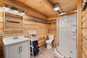 Shower, hair dryer, towels, toilet paper - Patoka Lake Cabin-Lake Pointe Cabin #1-Hoosier National Forest (English)