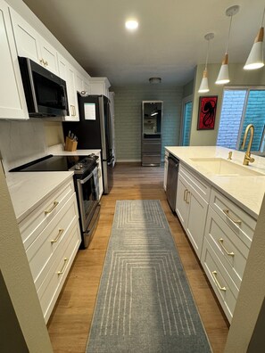 Private kitchen - Charming 2-bedroom townhome with AC, fitness room in enchanting Tucson (Tucson)