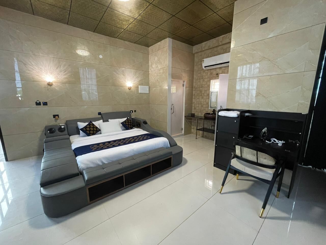 Habitación doble de lujo, vista al canal | Sábanas de algodón egipcio, ropa de cama de alta calidad y edredón 