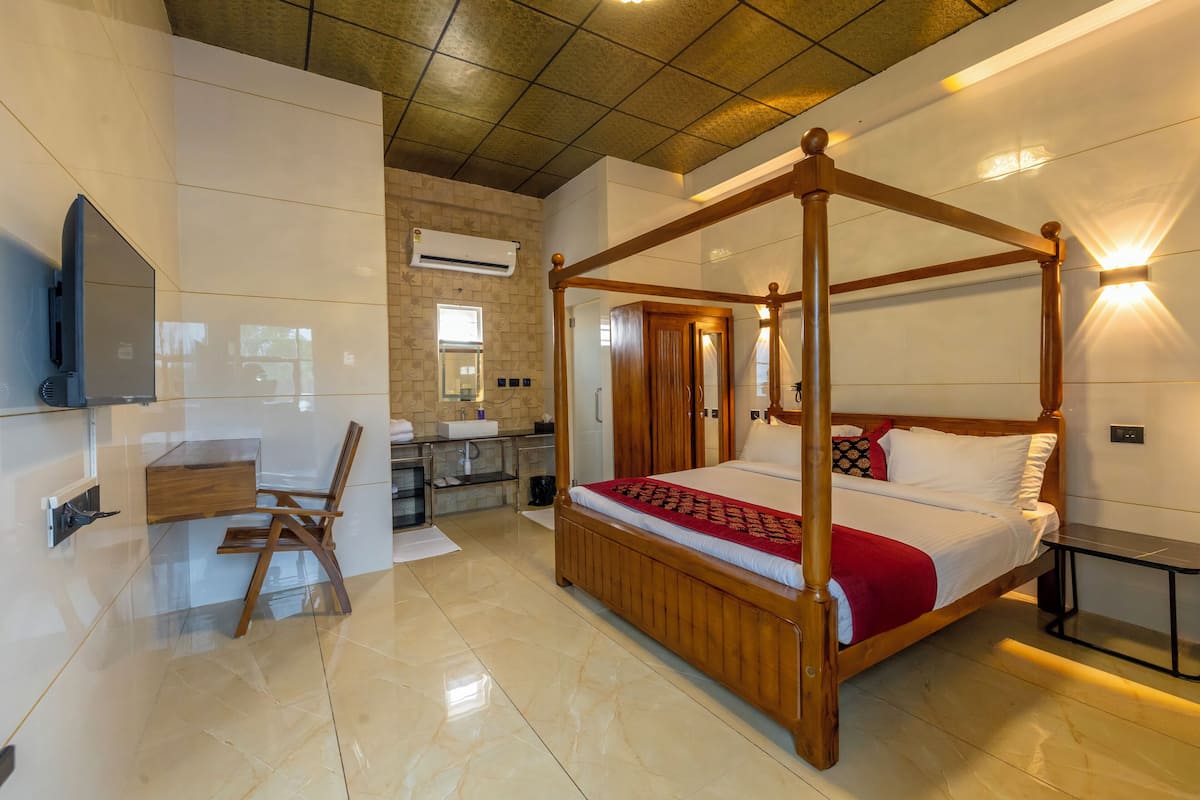 Standard Room | Egyptian cotton sheets, premium bedding, down comforters