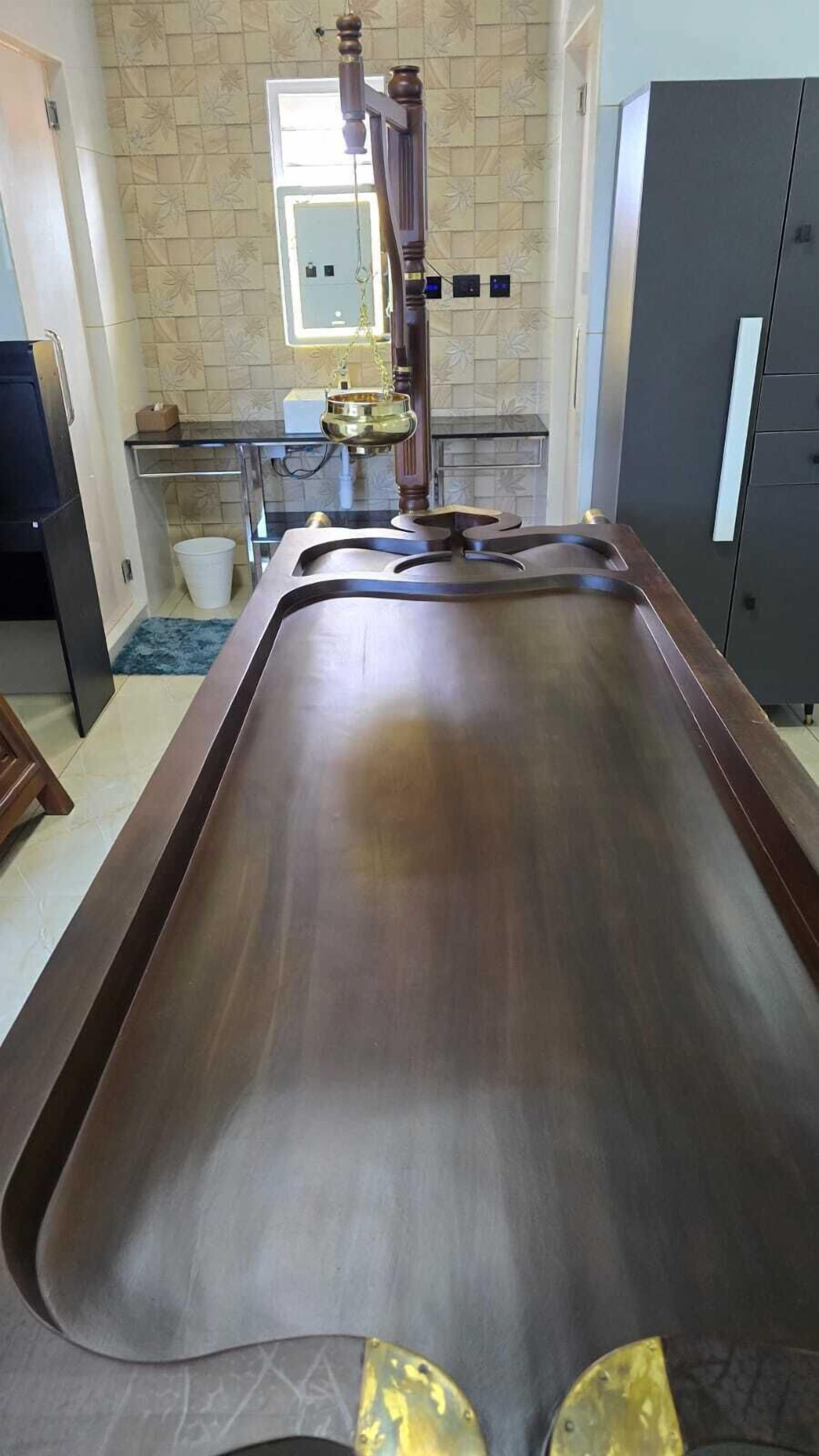 Couples treatment rooms, sauna, body treatments, aromatherapy