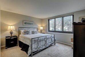 2 bedrooms, iron/ironing board, WiFi, bed sheets - 3206 Island Club - Folly Field - 2 Bed 2 Bath Sleeps 5 - Hilton Head Rentals (Hilton Head Island)