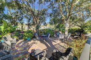 Outdoor dining - 3206 Island Club - Folly Field - 2 Bed 2 Bath Sleeps 5 - Hilton Head Rentals (Hilton Head Island)