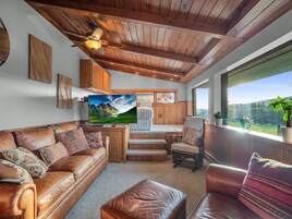 Premium Villa, Mountain View | Living area