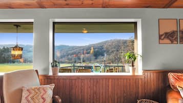 Premium Villa, Mountain View | Living area