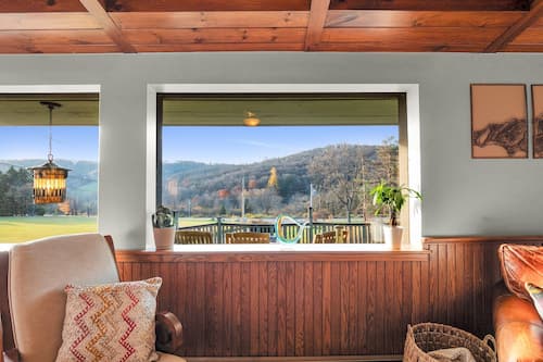 Premium Villa, Mountain View | Living area | 30-inch LCD TV with digital channels