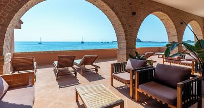 VILLA PRAESIDIUM, a unique waterfront property with beach access and splash pool