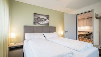 Apartment | Desk, soundproofing, iron/ironing board (on request), WiFi (free)