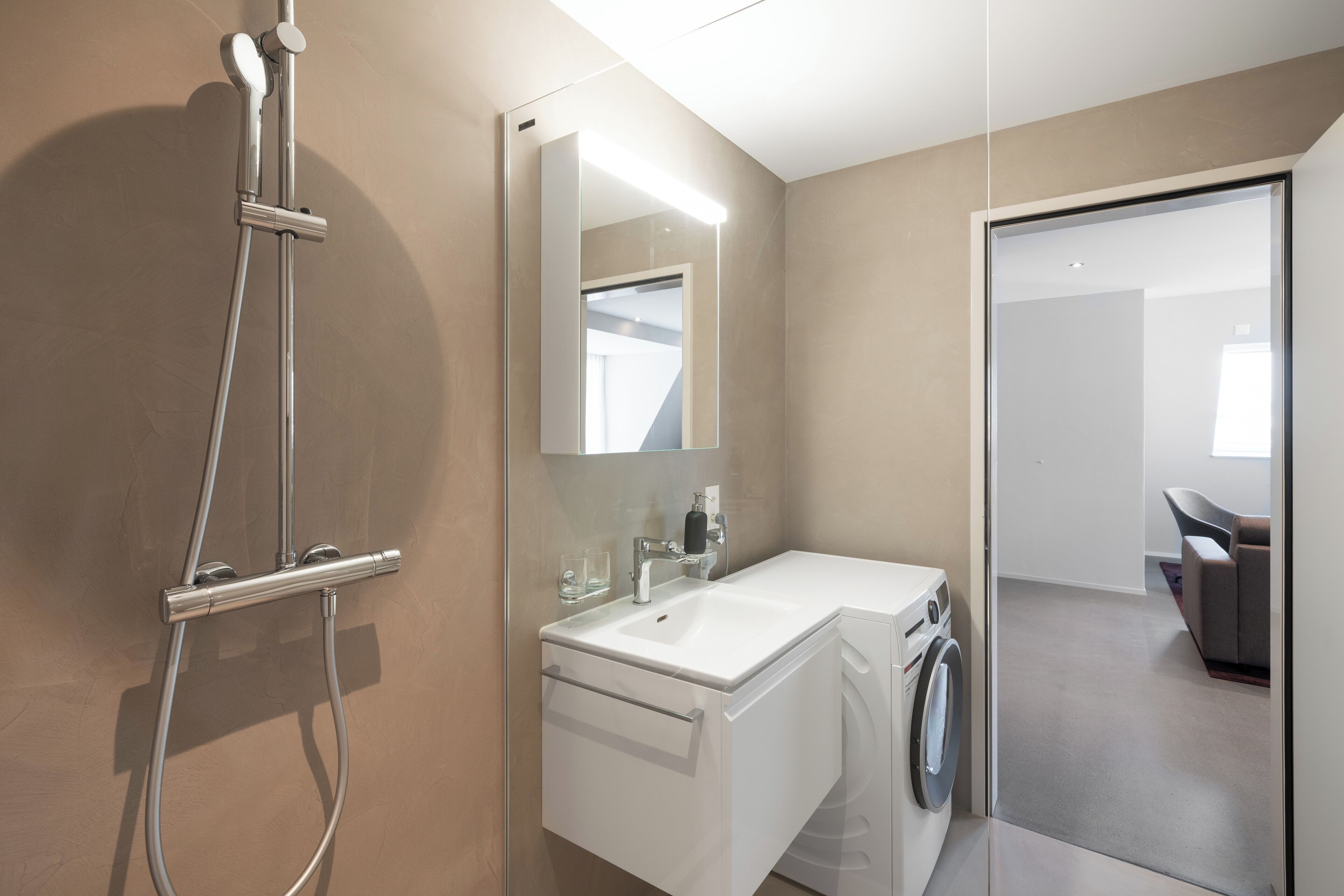 Apartment | Bathroom | Hair dryer, soap, shampoo, toilet paper