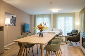 Leilighet, fjellutsikt | Skrivebord, lydisolert, strykejern/-brett og wi-fi (inkludert)