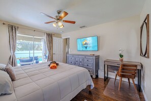 3 bedrooms, desk, iron/ironing board, free WiFi - Cozy and romantic, large pool with outside TV - Stars Vacation Rentals (Cape Coral)