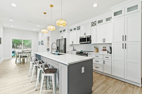 New cottage near Sports Complex, OWA, beaches, shopping, restaurants.