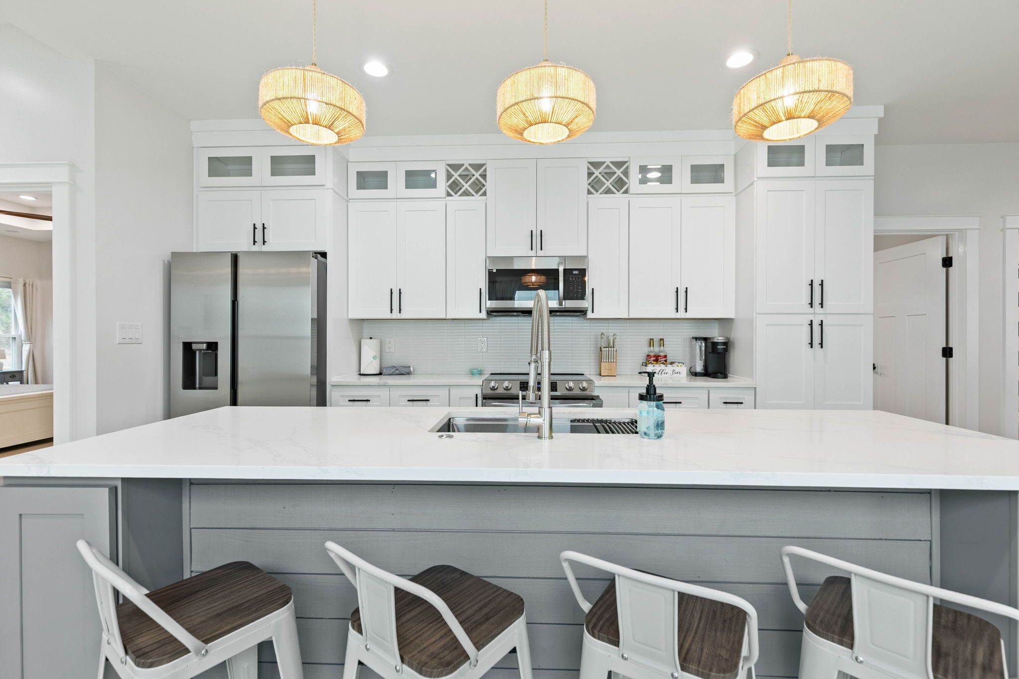 Refrigerador, microondas, horno y parrilla de estufa 