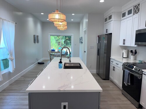 New cottage near Sports Complex, OWA, beaches, shopping, restaurants.