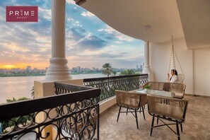 A balcony with a view of a river and city skyline at sunset. - Prime Select Old Cairo Nile View (Cairo)