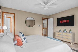 4 bedrooms, desk, iron/ironing board, travel crib - Pool~Hot Tub~Game Room~Fire Pit~Mini Golf~Frisbee Golf~Basketball & Soccer Court (Grand Junction)