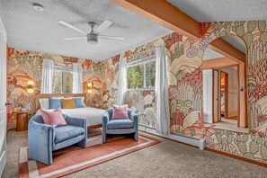 4 habitaciones, escritorio y tabla de planchar con plancha 