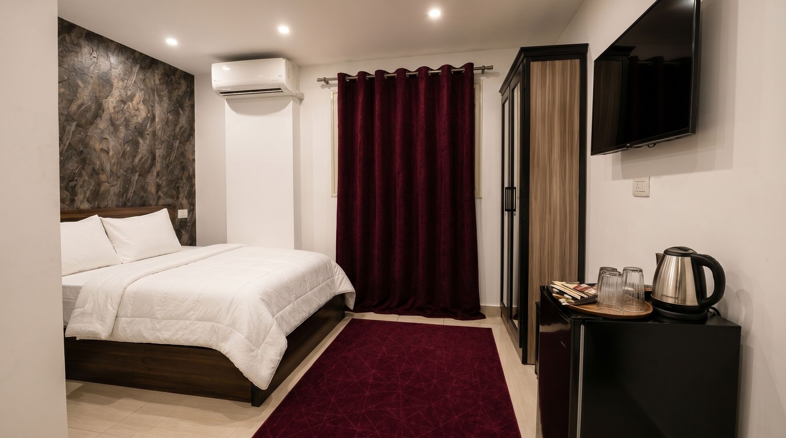 Superior Single Room, 1 Queen Bed, Smoking