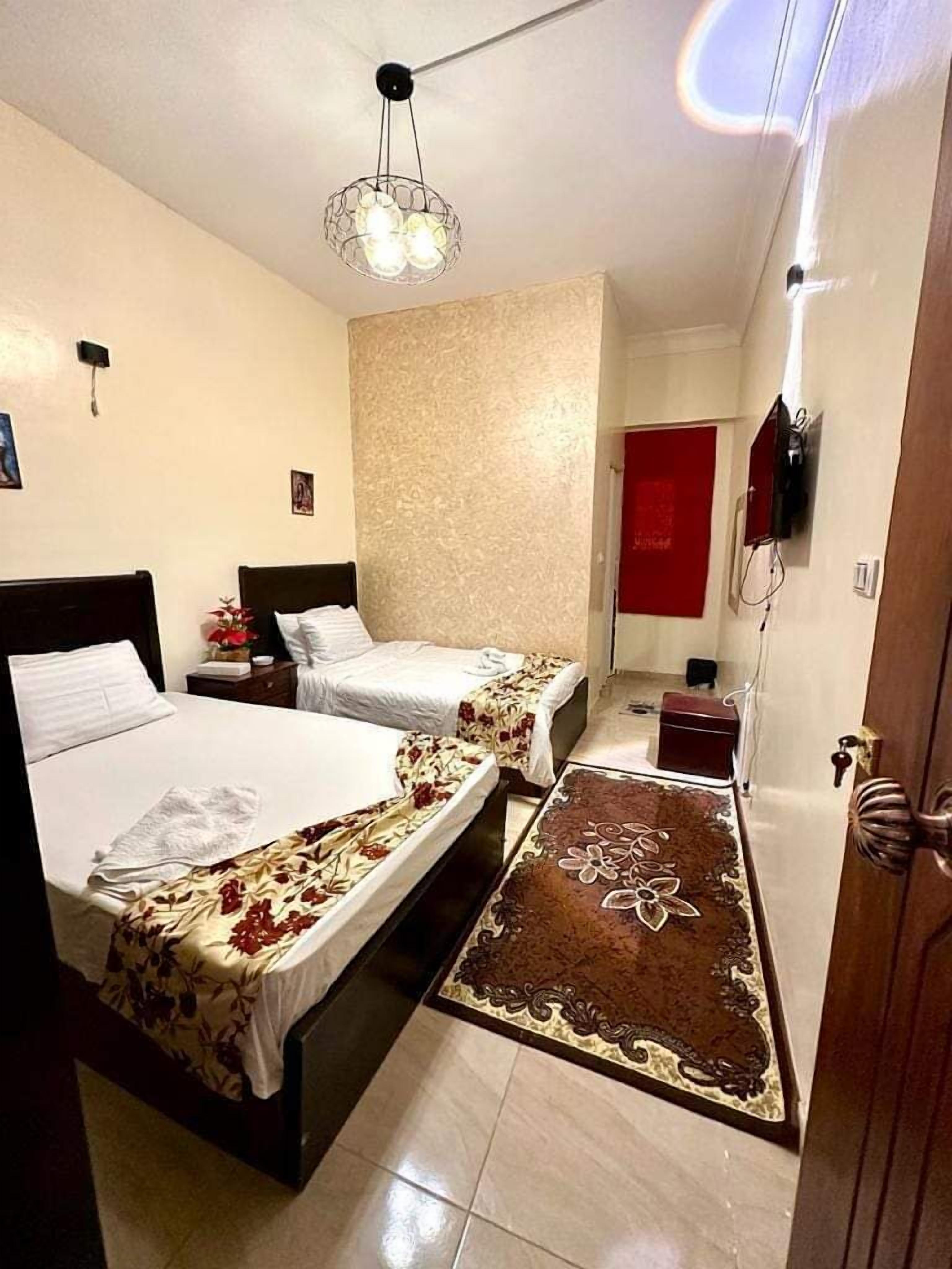 واي فاي مجانًا وملاءات أسرّة