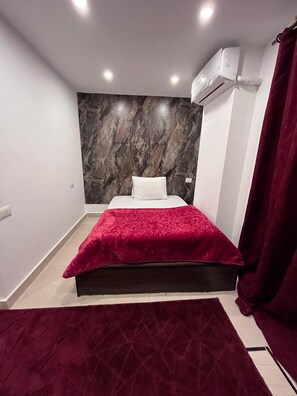Superior Single Room, 1 Queen Bed, Smoking | City view - Sol Pyramid Inn (Giza)
