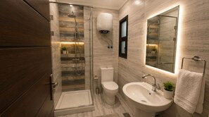 Superior Twin Room, 2 Twin Beds, Smoking | Bathroom | Separate tub and shower, free toiletries, hair dryer, towels - Sol Pyramid Inn (Giza)