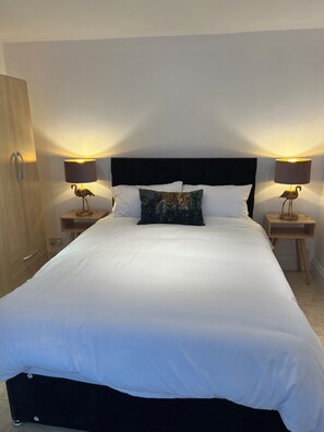 2 chambres, fer et planche à repasser, Wi-Fi, draps fournis