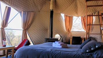 Lều, quang cảnh thung lũng | 3 phòng ngủ, trang bị nội thất với thiết kế riêng biệt