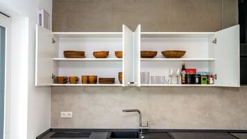 KĂŒhlschrank, Herdplatte, GeschirrspĂŒler