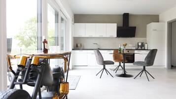 KĂŒhlschrank, Herdplatte, GeschirrspĂŒler