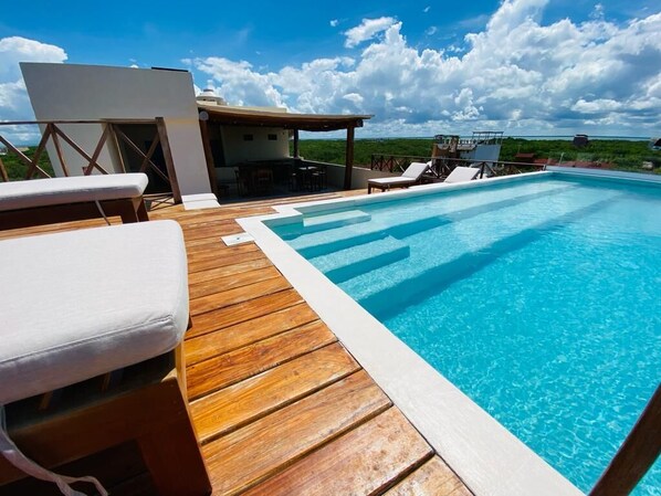 Outdoor pool, open 8:30 AM to 9:30 PM, pool loungers