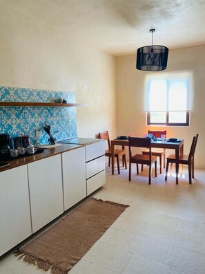 Family Apartment, Balcony, Garden View | Private kitchen