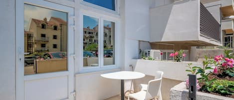Premium-Apartment, Blick auf den Innenhof | Terrasse/Patio