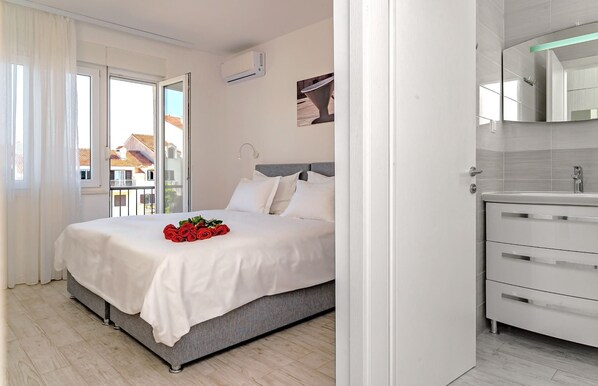 Soundproofing, free WiFi - Villa Zvonko (Split)