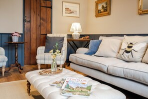 Smart TV, fireplace, computer monitors, printers