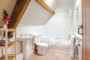 Haartrockner, Handtücher, Toilettenpapier