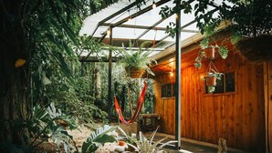 Cottage tiện nghi đơn giản, quang cảnh vườn | Hiên