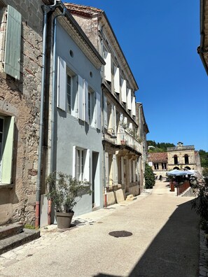 Exterior - Chic village house in medieval village (Penne-d'Agenais)