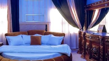 Economy-Apartment, Balkon, Stadtblick | 2 Schlafzimmer, Schreibtisch, laptopgeeigneter Arbeitsplatz