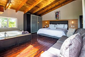 Luxury Villa, Multiple Bedrooms, Private Pool, Courtyard View