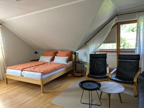 2 bedrooms, desk, iron/ironing board, travel cot - Cozy vacation apartment in Weismain with balcony (Weismain)